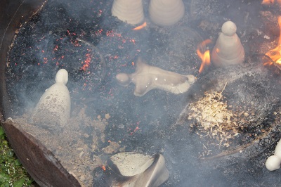 céramique cuisson raku pointe colonne blanc noir