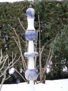 Garten Säule weiß blau Keramik frostfest