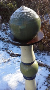 Colonne verte et blanche sous la neige - résistante au gel