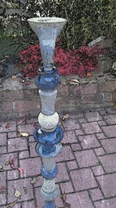 fontaine de jardin bleu-blanc