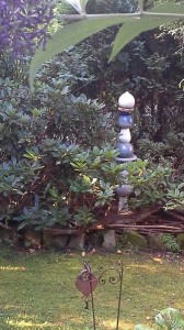 blau weiße Gartensäule frostsicher von Brigitte Lang in Rauenberg