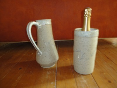 cruche et pot à bouteille en céramique