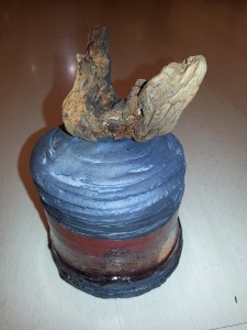 Dose rouge raku couvercle avec bois