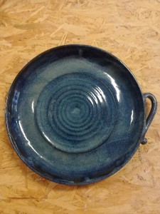 Servierplatte blau mit Henkel von Keramik-Atelier Brigitte Lang in Rauenberg