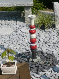 Gartenbrunnen rot-weiss Keramik Atelier Brigitte Lang