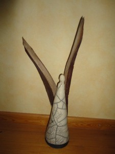 Raku Keramik Engel Objekt Skulptur weiß Holz