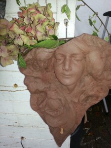 pot de fleur en tête de femme - style Mucha - art nouveau