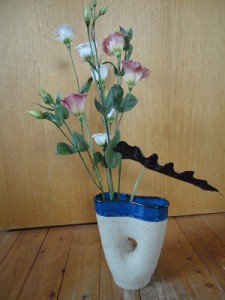 Vase mit Loch Keramik Ikebana Objekt