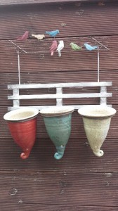 Drei Keramiktöpfe an der Vogelleine