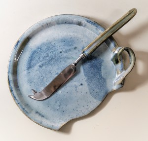 Käseplatte mit Messer von Keramik-Atelier Brigitte Lang in Rauenberg