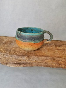 runde Tasse grün-schwarz-orange von Keramik-Atelier Brigitte Lang in Rauenberg